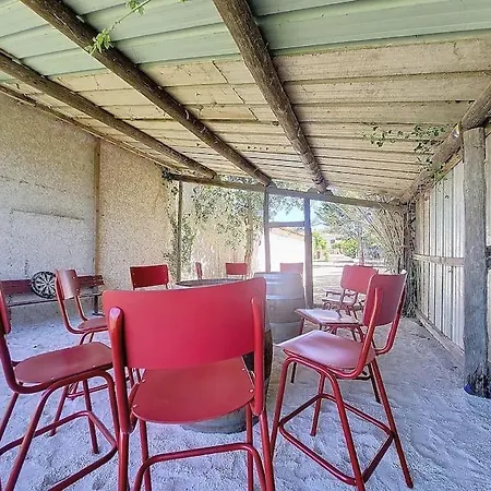 Mas T6 Contemporain Avec Piscine Chauffee Вилла