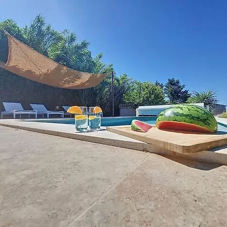 Mas T6 Contemporain Avec Piscine Chauffee *