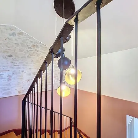 Mas T6 Contemporain Avec Piscine Chauffee Ним