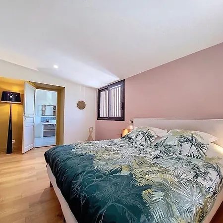 Mas T6 Contemporain Avec Piscine Chauffee Ним